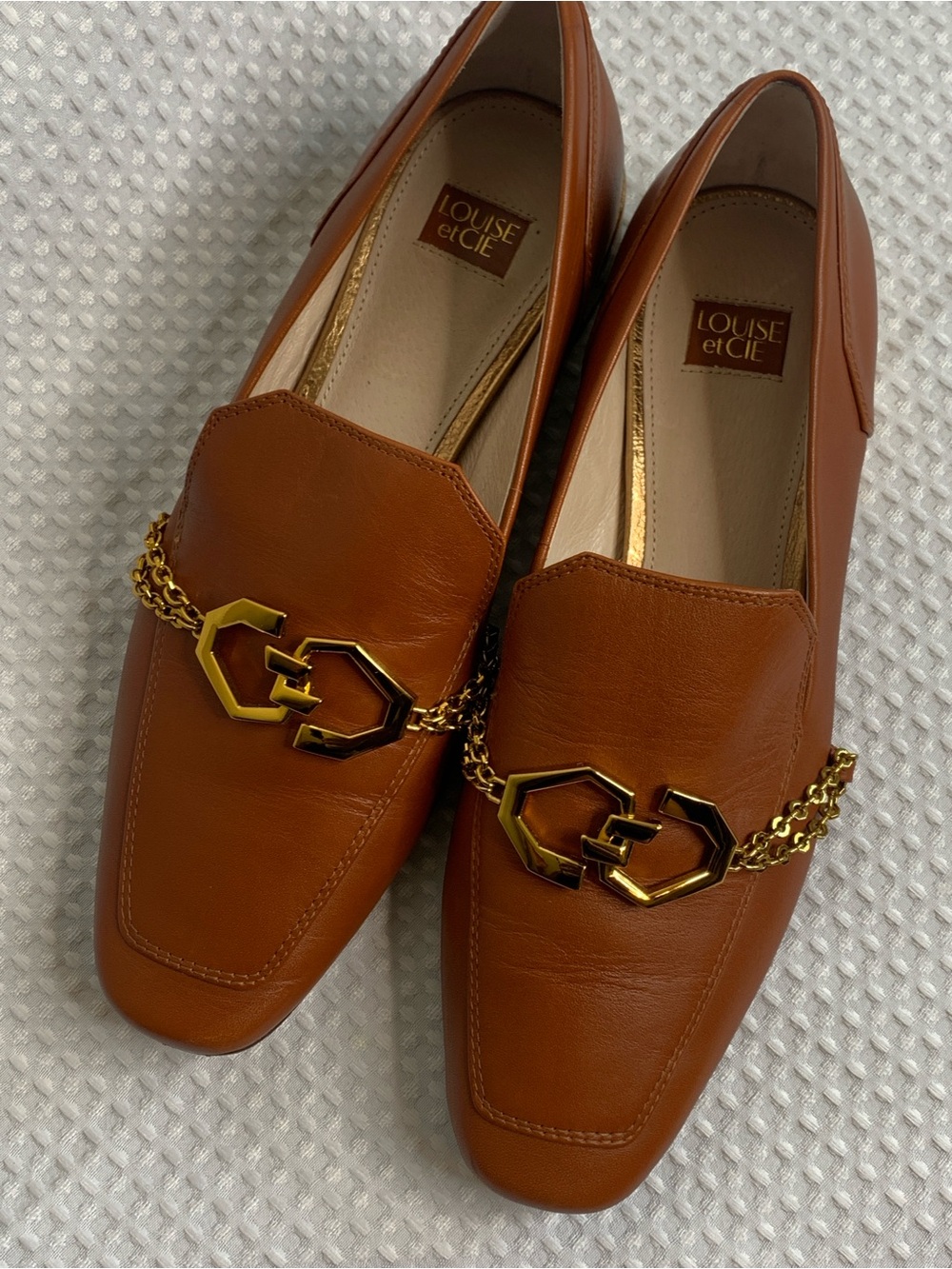 Louise et Cie Cognac Leather Loafers with Gold Chain Detail - Picture 2 of 12